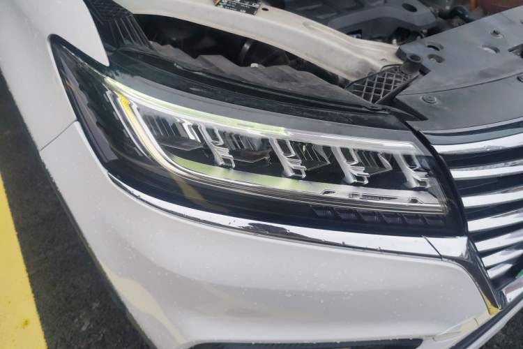 Used Roewe RX5 New Energy 2017 eRX5 50T Hybrid Connected Prestige Flagship Edition Right Front Headlight