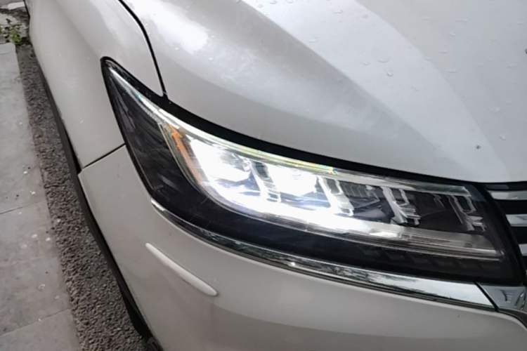 Used Roewe RX5 New Energy 2017 eRX5 50T Hybrid Connected Prestige Flagship Edition Right Front Headlight