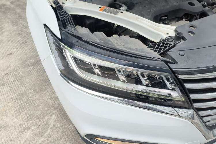 Used Roewe RX5 New Energy 2017 eRX5 50T Hybrid Connected Prestige Flagship Edition Right Front Headlight