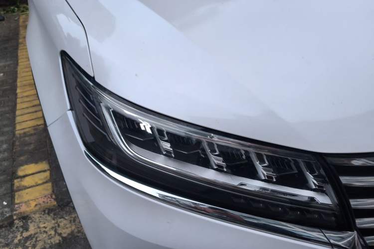 Used Roewe RX5 New Energy 2017 eRX5 50T Hybrid Connected Prestige Flagship Edition Right Front Headlight