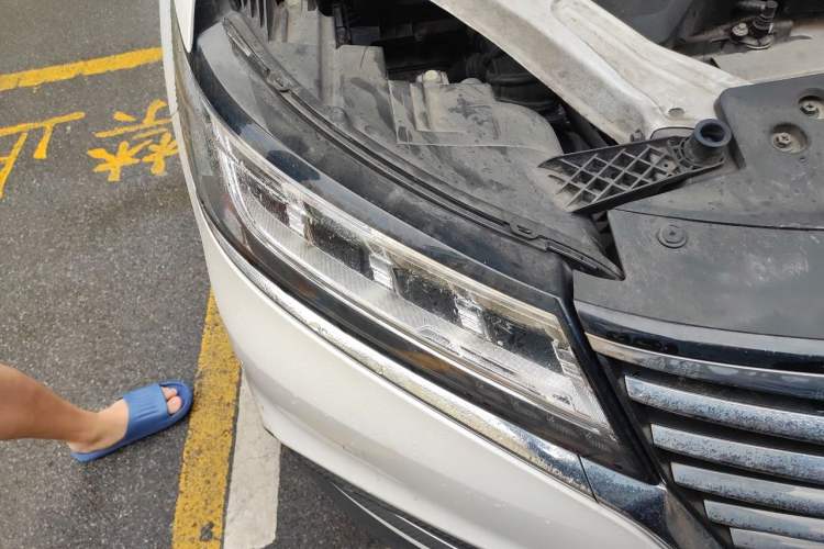 Used Roewe RX5 New Energy 2017 eRX5 50T Hybrid Connected Prestige Flagship Edition Right Front Headlight