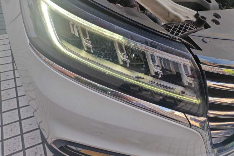 Used Roewe RX5 New Energy 2017 eRX5 50T Hybrid Connected Prestige Flagship Edition Right Front Headlight