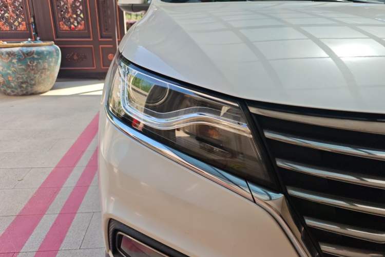 Used Roewe RX5 New Energy 2017 eRX5 50T Hybrid Connected Prestige Flagship Edition Right Front Headlight