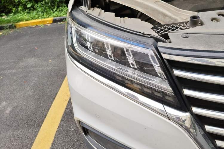 Used Roewe RX5 New Energy 2017 eRX5 50T Hybrid Connected Prestige Flagship Edition Right Front Headlight