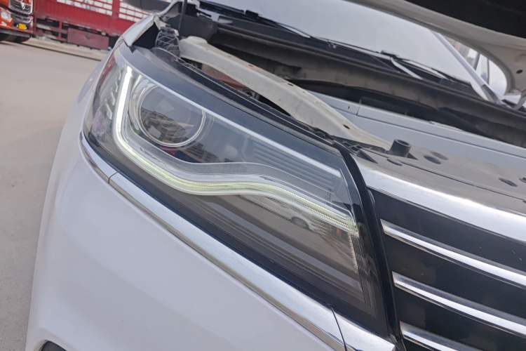 Used Roewe RX5 New Energy 2017 ERX5 EV400 Electric Internet Luxury Edition Right Front Headlight