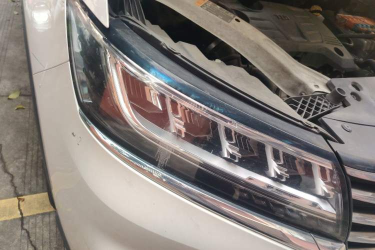 Used Roewe RX5 New Energy 2017 eRX5 50T Hybrid Connected Prestige Flagship Edition Right Front Headlight