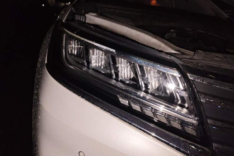 Used Roewe RX5 New Energy 2017 eRX5 50T Hybrid Connected Prestige Flagship Edition Right Front Headlight
