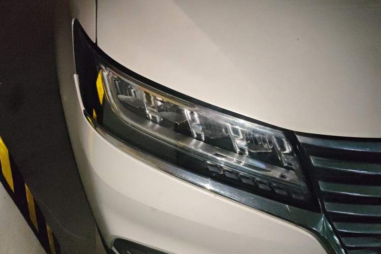 Used Roewe RX5 New Energy 2017 eRX5 50T Hybrid Connected Prestige Flagship Edition Right Front Headlight