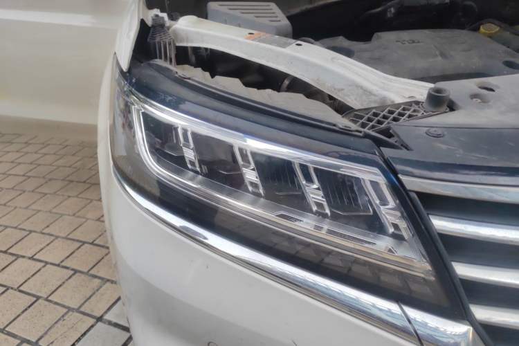 Used Roewe RX5 New Energy 2017 eRX5 50T Hybrid Connected Prestige Flagship Edition Right Front Headlight