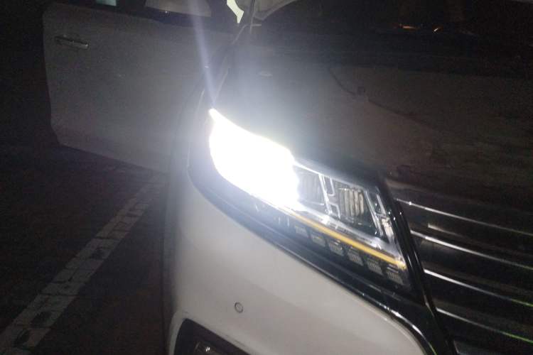 Used Roewe RX5 New Energy 2017 ERX5 EV400 Electric Internet Supreme Edition Right Front Headlight