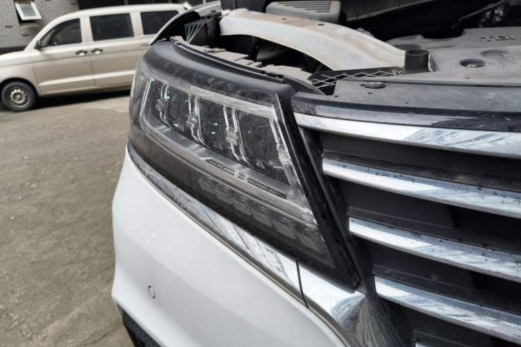 Used Roewe RX5 New Energy 2017 eRX5 50T Hybrid Connected Prestige Flagship Edition Right Front Headlight