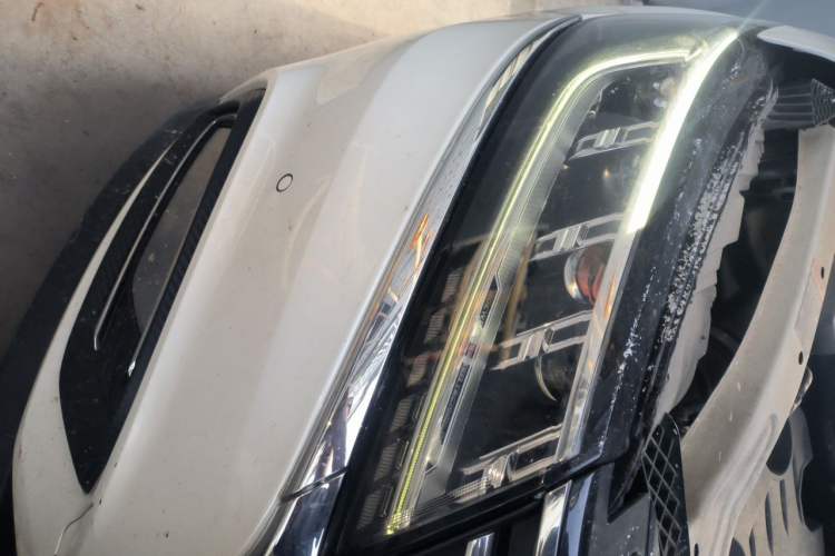 Used Roewe RX5 New Energy 2017 eRX5 50T Hybrid Connected Prestige Flagship Edition Right Front Headlight