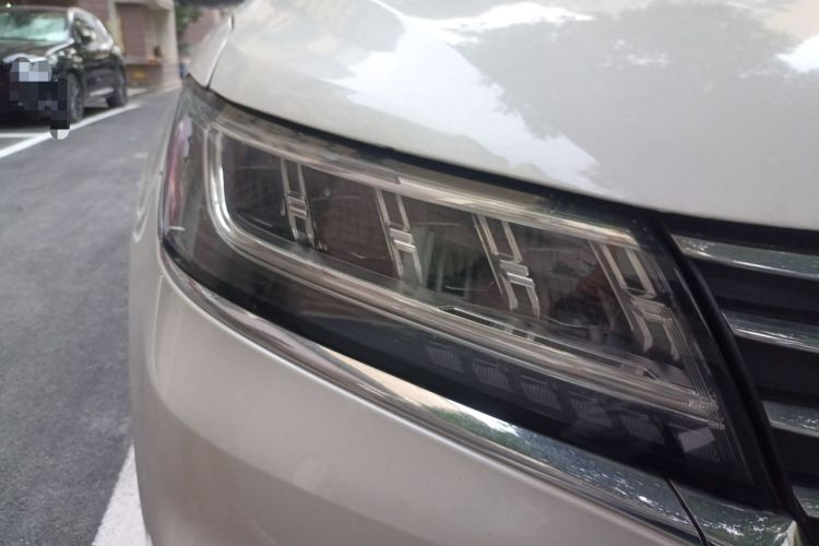 Used Roewe RX5 New Energy 2017 eRX5 50T Hybrid Connected Prestige Flagship Edition Right Front Headlight