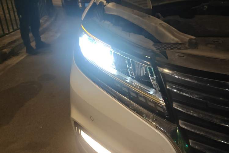 Used Roewe RX5 New Energy 2017 eRX5 50T Hybrid Connected Prestige Flagship Edition Right Front Headlight