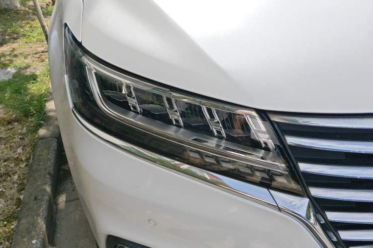 Used Roewe RX5 New Energy 2017 eRX5 50T Hybrid Connected Prestige Flagship Edition Right Front Headlight