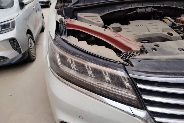 Used Roewe RX5 New Energy 2017 eRX5 50T Hybrid Connected Prestige Flagship Edition Right Front Headlight