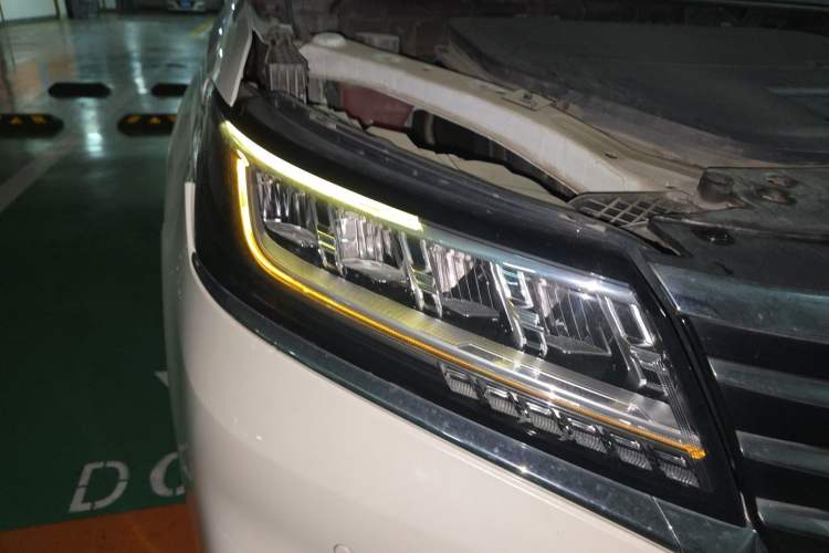 Used Roewe RX5 New Energy 2017 ERX5 EV400 Electric Internet Flagship Edition Right Front Headlight