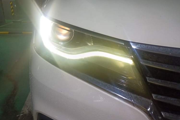 Used Roewe RX5 New Energy 2017 ERX5 EV400 Electric Internet Luxury Edition Right Front Headlight