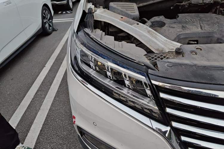 Used Roewe RX5 New Energy 2017 eRX5 50T Hybrid Connected Prestige Flagship Edition Right Front Headlight