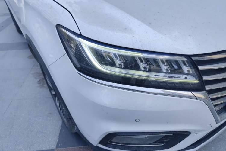 Used Roewe RX5 New Energy 2017 eRX5 50T Hybrid Connected Prestige Flagship Edition Right Front Headlight