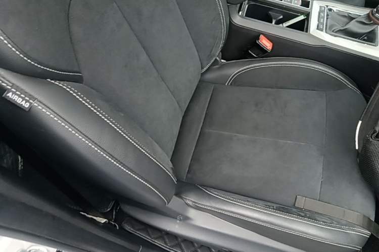 Used Roewe RX5 New Energy 2017 eRX5 50T Hybrid Connected Prestige Flagship Edition Right Front Seat