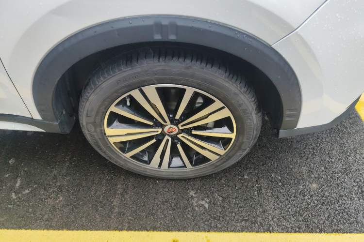 Used Roewe RX5 New Energy 2017 eRX5 50T Hybrid Connected Prestige Flagship Edition Right Front Wheel Hub