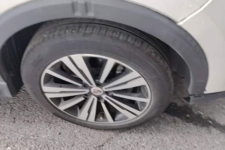 Used Roewe RX5 New Energy 2017 eRX5 50T Hybrid Connected Prestige Flagship Edition Right Front Wheel Hub