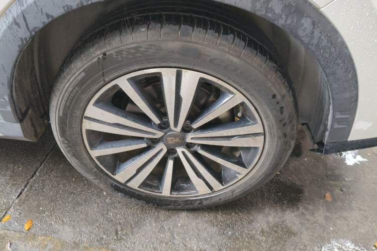 Used Roewe RX5 New Energy 2017 eRX5 50T Hybrid Connected Prestige Flagship Edition Right Front Wheel Hub