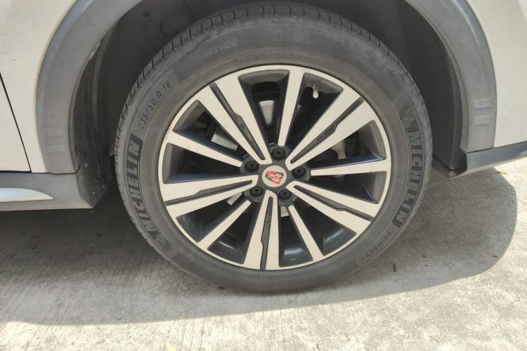 Used Roewe RX5 New Energy 2017 eRX5 50T Hybrid Connected Prestige Flagship Edition Right Front Wheel Hub