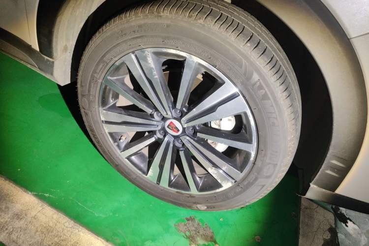 Used Roewe RX5 New Energy 2017 eRX5 50T Hybrid Connected Prestige Flagship Edition Right Front Wheel Hub
