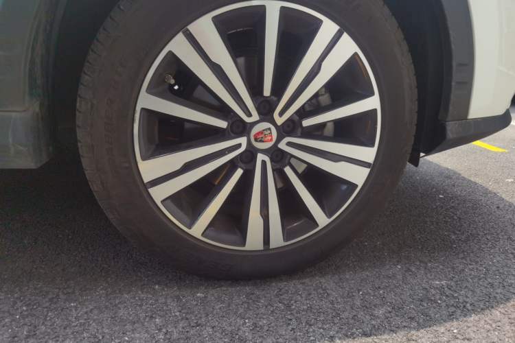 Used Roewe RX5 New Energy 2017 eRX5 50T Hybrid Connected Prestige Flagship Edition Right Front Wheel Hub