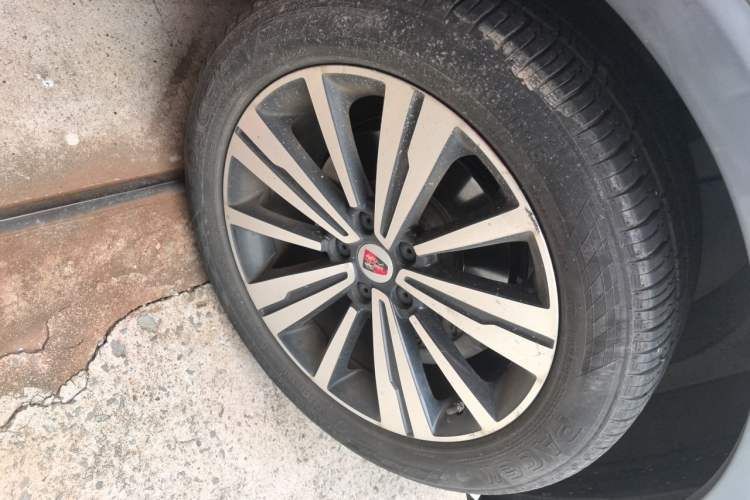 Used Roewe RX5 New Energy 2017 eRX5 50T Hybrid Connected Prestige Flagship Edition Right Front Wheel Hub