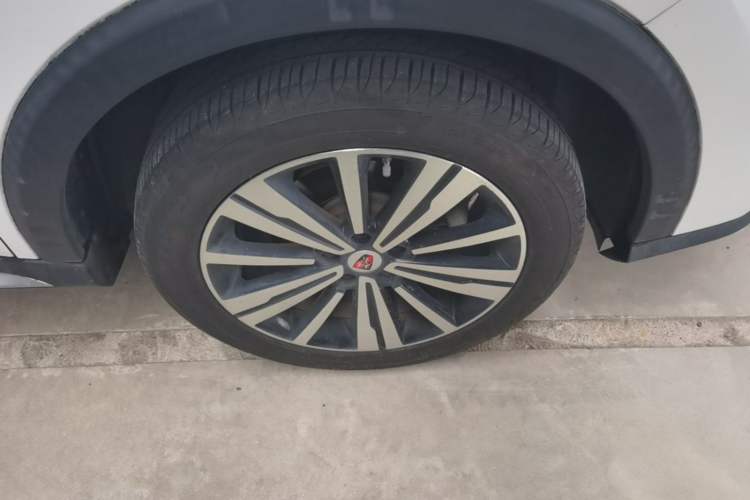 Used Roewe RX5 New Energy 2017 eRX5 50T Hybrid Connected Prestige Flagship Edition Right Front Wheel Hub