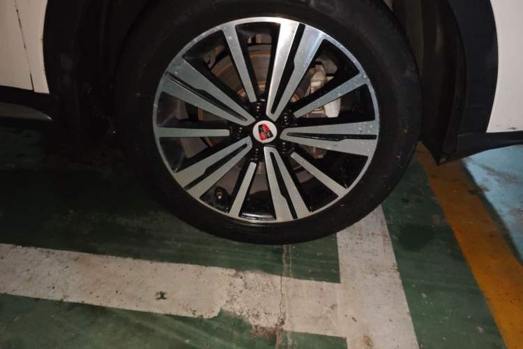 Used Roewe RX5 New Energy 2017 eRX5 50T Hybrid Connected Prestige Flagship Edition Right Front Wheel Hub