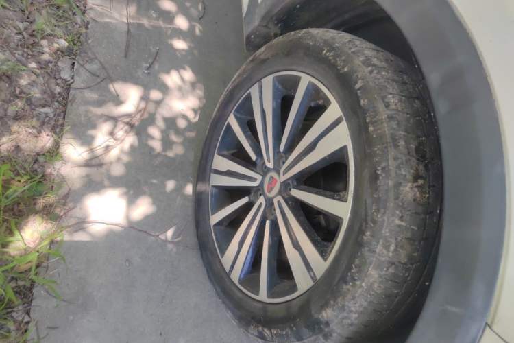 Used Roewe RX5 New Energy 2017 eRX5 50T Hybrid Connected Prestige Flagship Edition Right Front Wheel Hub