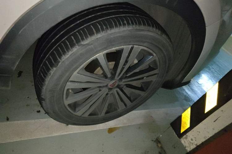 Used Roewe RX5 New Energy 2017 eRX5 50T Hybrid Connected Prestige Flagship Edition Right Front Wheel Hub