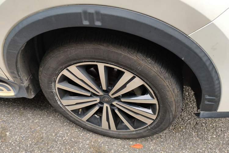 Used Roewe RX5 New Energy 2017 eRX5 50T Hybrid Connected Prestige Flagship Edition Right Front Wheel Hub