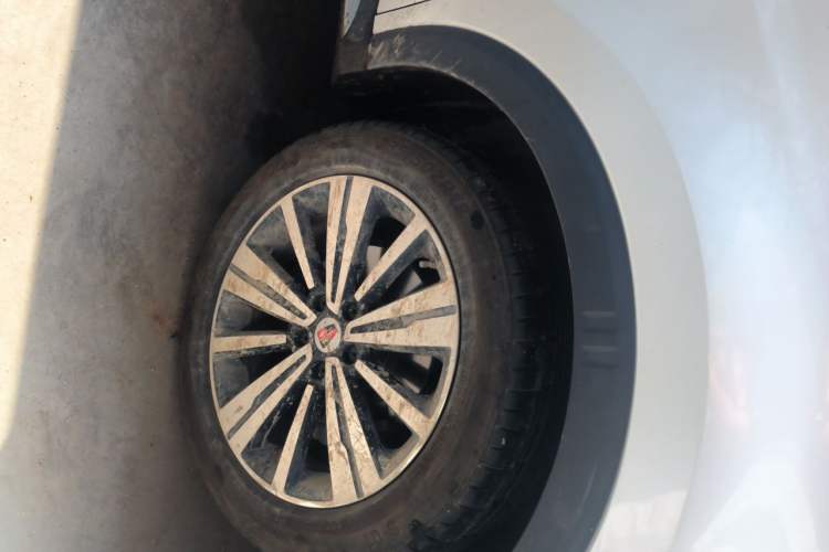 Used Roewe RX5 New Energy 2017 eRX5 50T Hybrid Connected Prestige Flagship Edition Right Front Wheel Hub