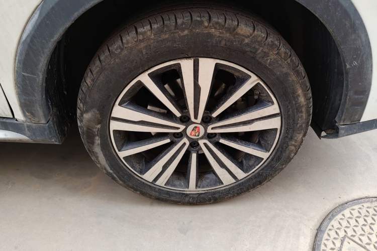 Used Roewe RX5 New Energy 2017 eRX5 50T Hybrid Connected Prestige Flagship Edition Right Front Wheel Hub