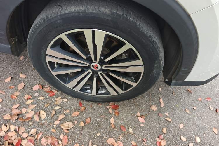 Used Roewe RX5 New Energy 2017 eRX5 50T Hybrid Connected Prestige Flagship Edition Right Front Wheel Hub