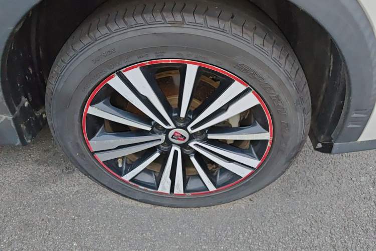 Used Roewe RX5 New Energy 2017 eRX5 50T Hybrid Connected Prestige Flagship Edition Right Front Wheel Hub