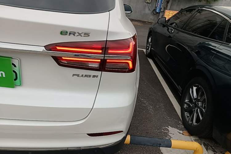 Used Roewe RX5 New Energy 2017 eRX5 50T Hybrid Connected Prestige Flagship Edition Right Rear Taillight