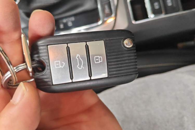 Used Roewe RX5 New Energy 2017 eRX5 50T Hybrid Connected Prestige Flagship Edition Vehicle Key