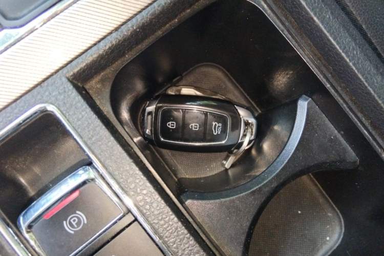 Used Roewe RX5 New Energy 2017 ERX5 EV400 Electric Internet Luxury Edition Vehicle Key