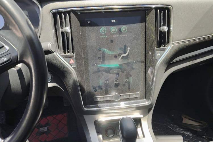 Used Roewe RX5 New Energy 2017 eRX5 50T Hybrid Connected Prestige Flagship Edition Audio And AC Panel