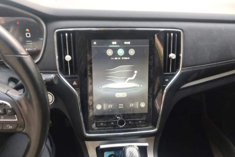 Used Roewe RX5 New Energy 2017 eRX5 50T Hybrid Connected Prestige Flagship Edition Audio And AC Panel