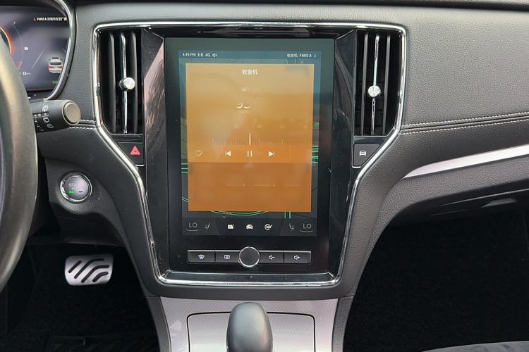 Used Roewe RX5 New Energy 2017 eRX5 50T Hybrid Connected Prestige Flagship Edition Audio And AC Panel
