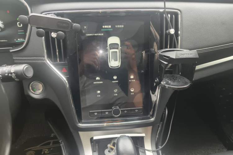 Used Roewe RX5 New Energy 2017 eRX5 50T Hybrid Connected Prestige Flagship Edition Audio And AC Panel