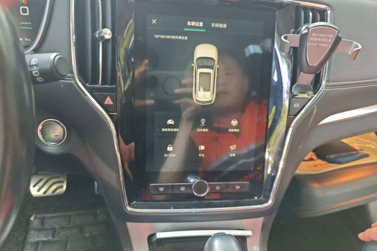 Used Roewe RX5 New Energy 2017 eRX5 50T Hybrid Connected Prestige Flagship Edition Audio And AC Panel