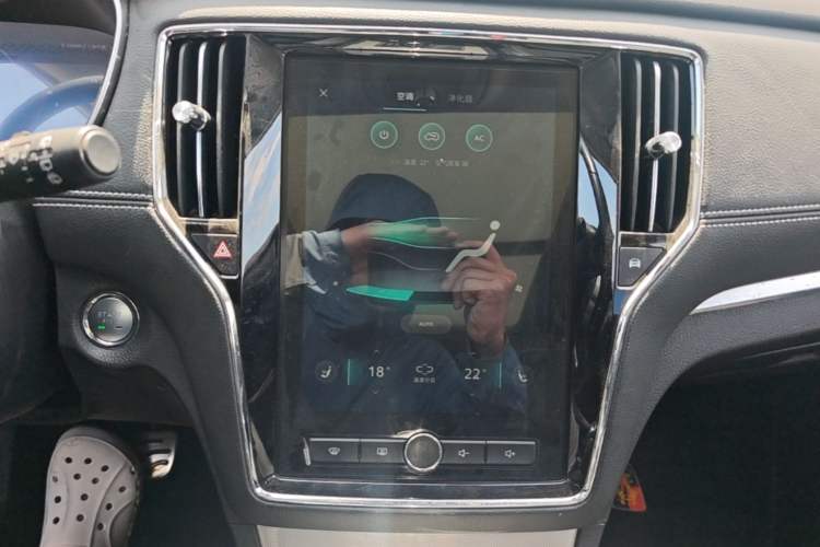 Used Roewe RX5 New Energy 2017 eRX5 50T Hybrid Connected Prestige Flagship Edition Audio And AC Panel